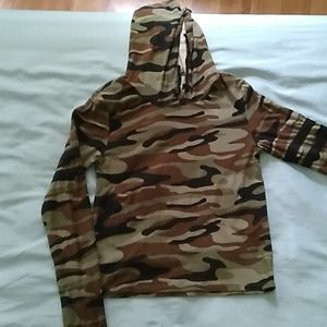 Camouflage crop top with hoodie